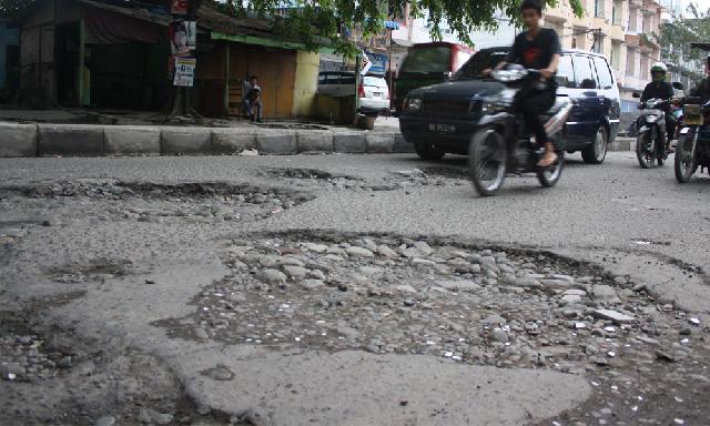 Jalan Batu Belah-Salo Rusak Parah