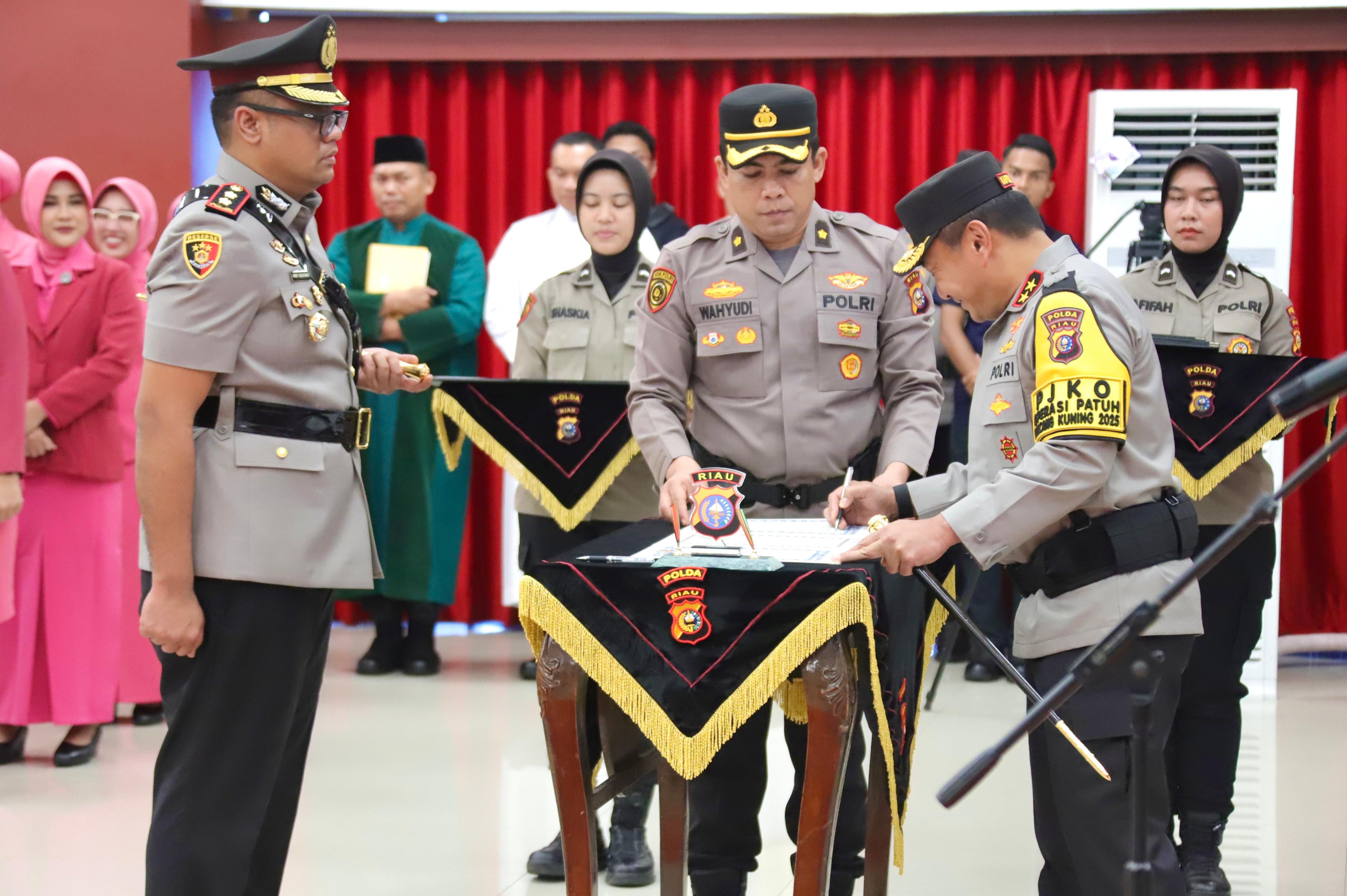 AKBP Boby Jabat Kapolres Kampar, Dua Pejabat Kapolres Turut Disertijabkan