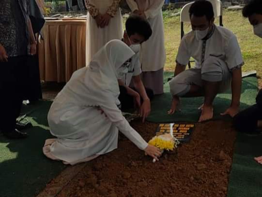 Hadiri Pemakaman Noviwaldy Jusman, Legislator Riau Kenang Sosok Almarhum