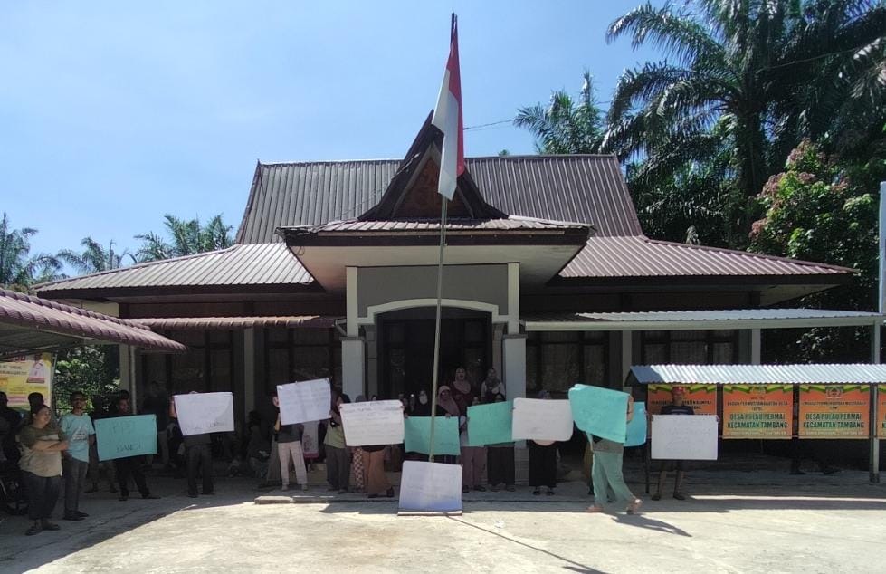 Kades Pulau Permai Jhonery Diberhentikan Sementara