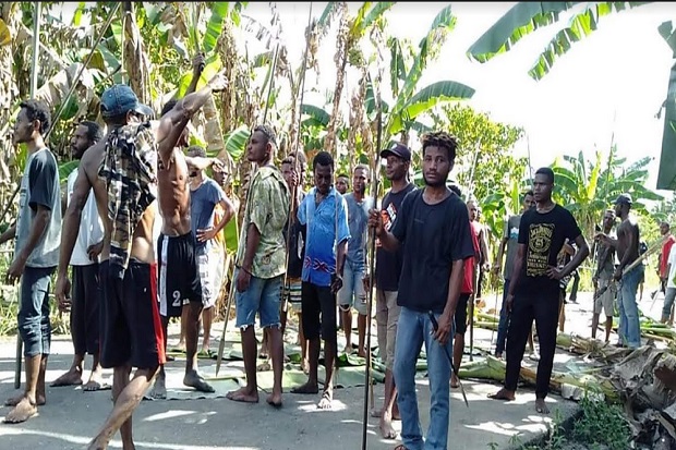 Polisi Sebut Bentrok Massa di Papua karena Sengketa Tanah