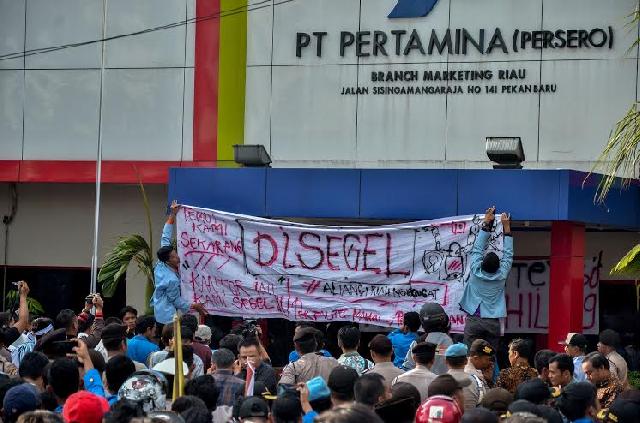 Ribuan Mahasiswa Segel Kantor Pertamina di Pekanbaru, Ini Tuntutan Mereka