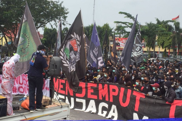 Ratusan Suporter PSPS Riau Demo di Kantor Gubernur, Ini Tuntutan Mereka