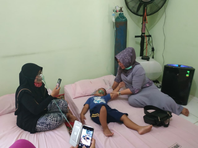 Ketua PKK Riau Kunjungi Sejumlah Posko Kesehatan, Ini Pesan Misnarni ke Warga