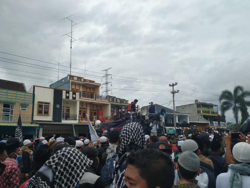 Massa Aksi Bela Habib Rizieq Heran Polisi Tak Tangkap Denny Siregar Tuduh Santri Teroris