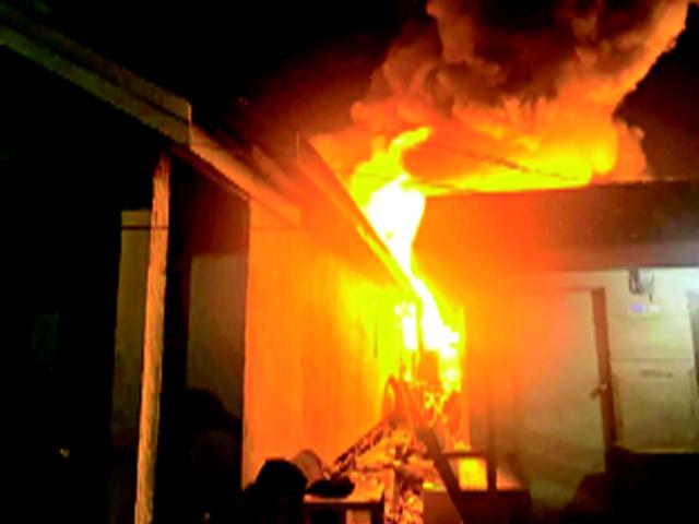 Tiga Unit Rumah Parit 11 Ludes Dilalap Api