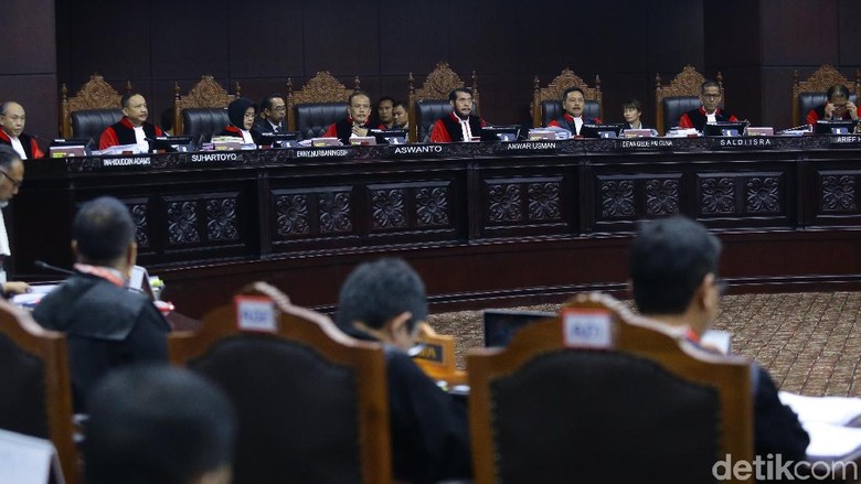 Pagi Ini, KPU, Bawaslu dan Tim Hukum Jokowi Jawab Gugatan Prabowo 