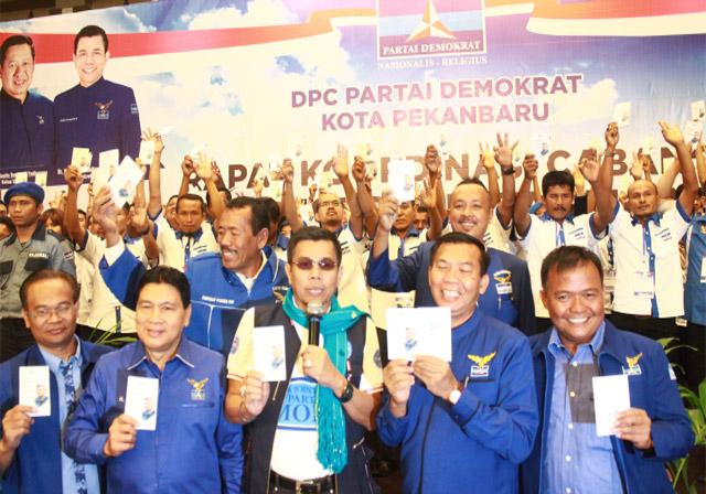 Turut Dihadiri Sekjen DPP Demokrat, Ribuan Kader Hadiri Rakorcab Demokrat Pekanbaru