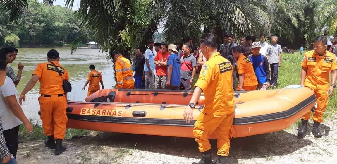 Niat Hati Mendinginkan Badan ke Sungai, Warga Rumbio Jaya Kampar Tenggelam