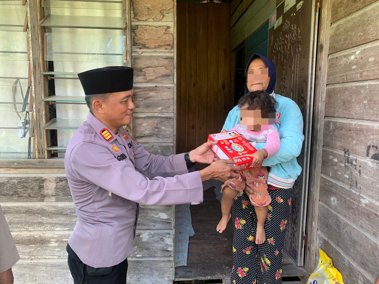 Program Sobat Kamis Berkah, Polsek Merbau Bantu Bayi Penderita Stunting