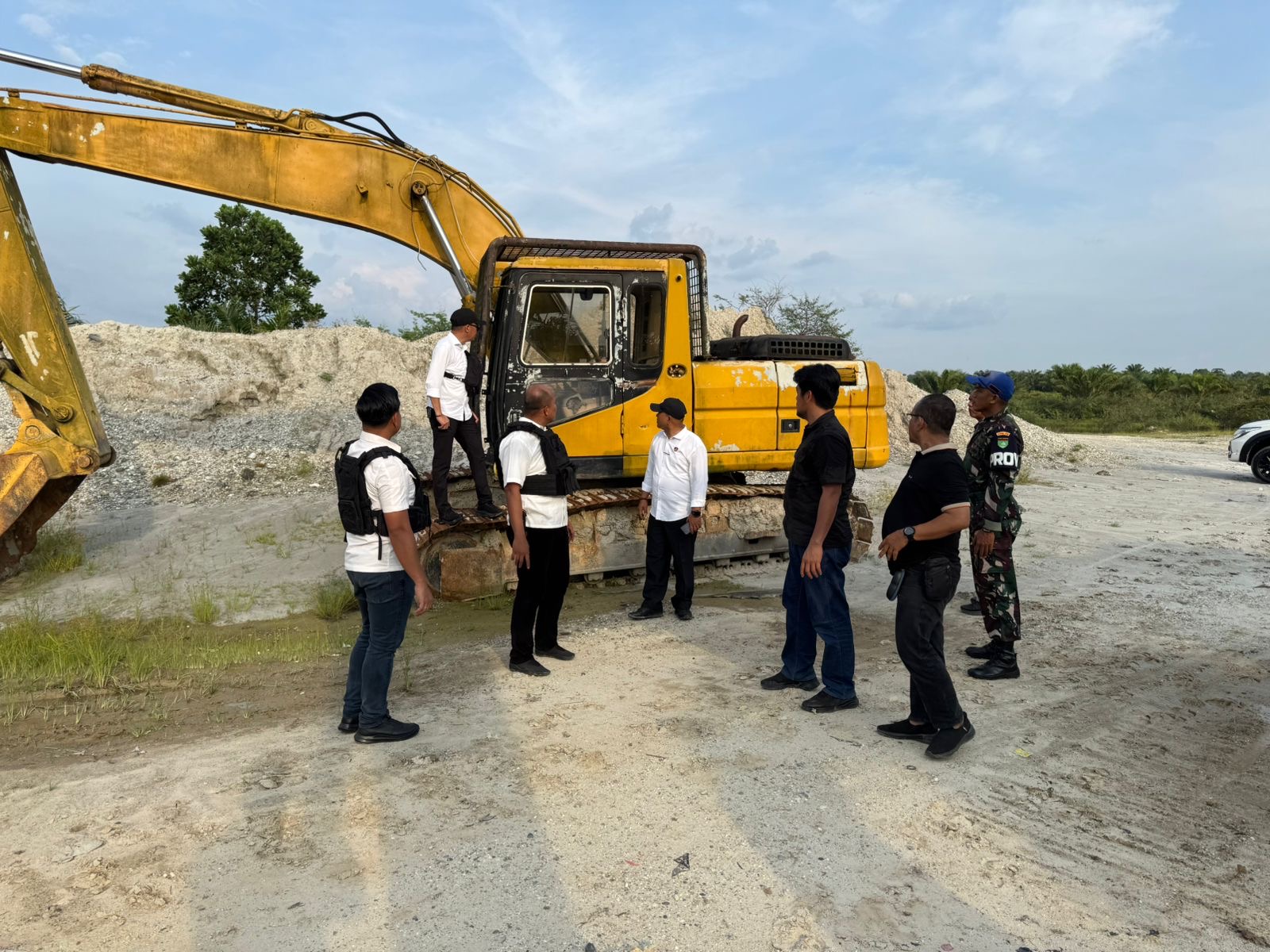 Razia Galian C Ilegal di Bangkinang, Amankan Alat Berat Ditinggal Kabur Operator