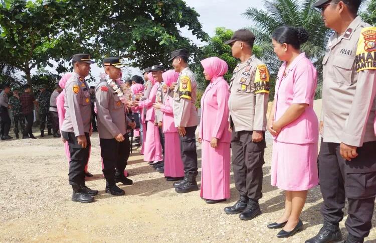 Silahturahmi di Polsek Kelayang dan Peranap, Kapolres Inhu Ajak Personel Jaga Institusi