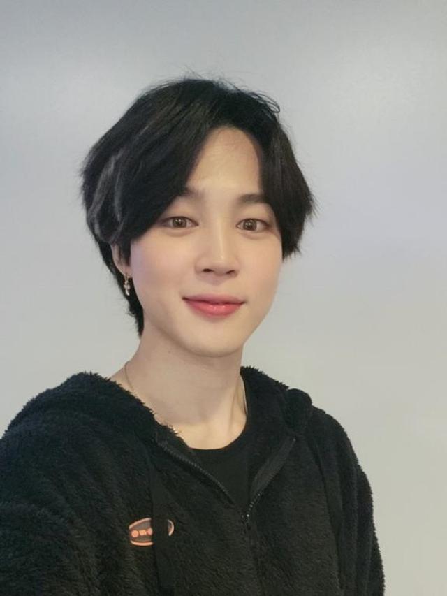 Jimin BTS Keluar dari Rumah Sakit Usai Operasi dan Sembuh dari Covid-19