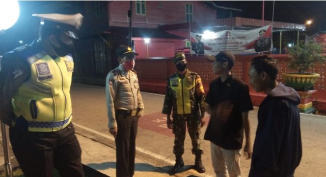 Anggota Koramil 03/Siak Bersama Polsek-Satpol PP Patroli Malam Cegah Penyebaran Covid-19