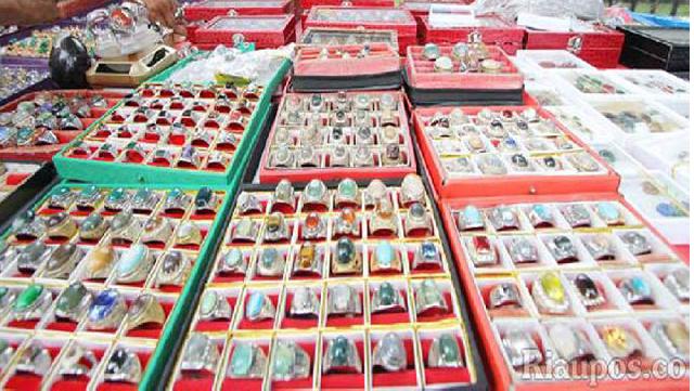 Indra Putra Siap Biayai Hak Paten Batu Akik Kuansing