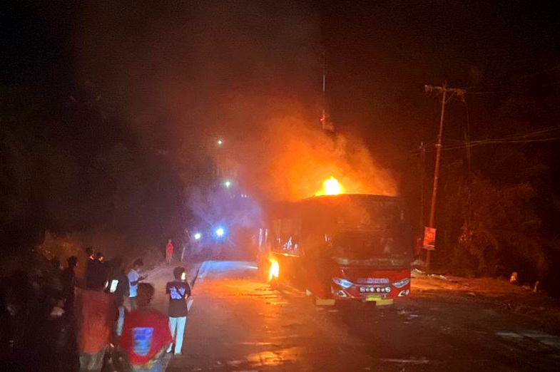 Bus Halmahera Terbakar di Km 60 Kandis