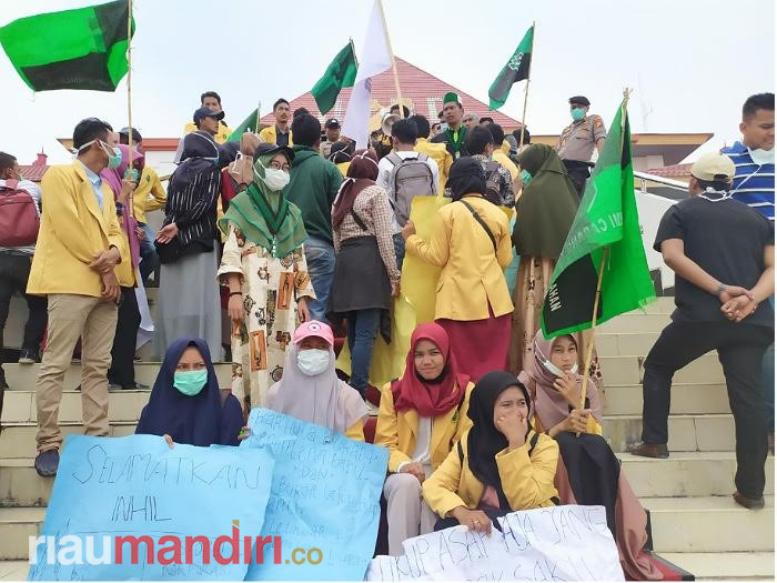 Aksi Memanas, Mahasiswa di Inhil Bentrok dengan Polisi