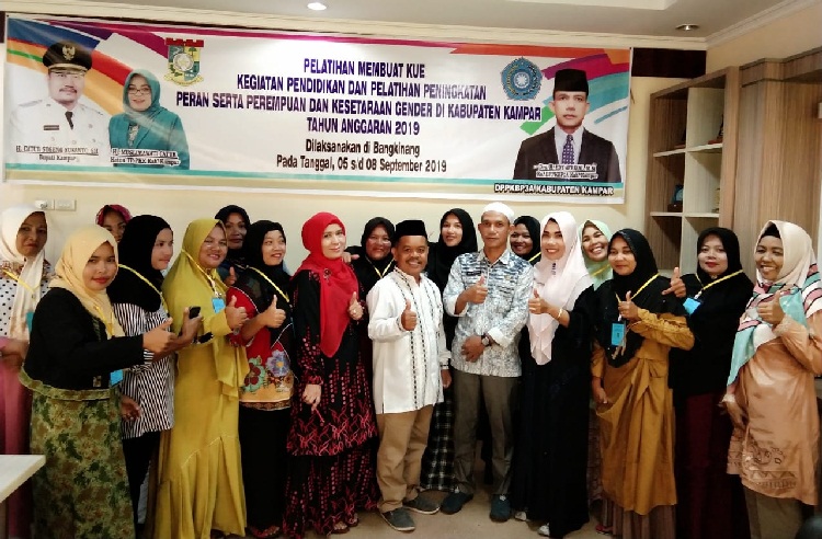 DPPKBP3A Kabupaten Kampar Taja Pelatihan Membuat Aneka Kue
