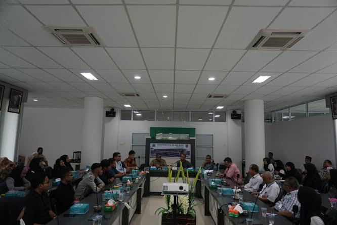 Rektor Terima 35 Mahasiswa UiTM Malaysia Magang di UIR