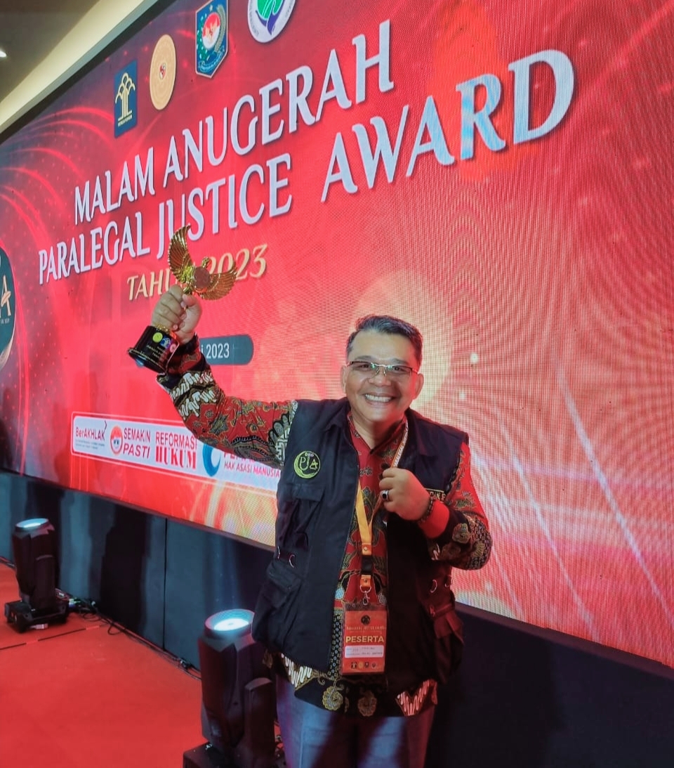 Kades Pulau Gadang Raih Penghargaan Paralegal Justice Award Tahun 2023