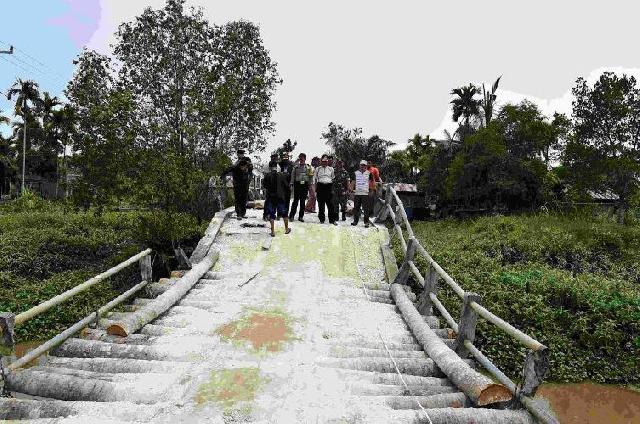 Jembatan Ambruk di Inhil, Ini yang Dilakukan Sekdaprov Riau