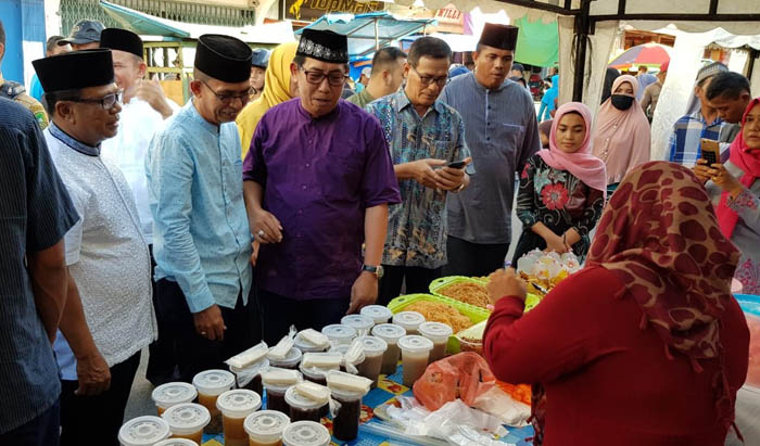 Sekda Meranti Buka Bazar Ramadan, Permudah Masyarakat Membeli Takjil 