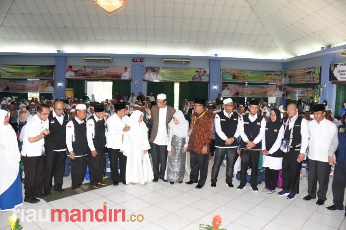 Disambut Bupati, 448 Jamaah Haji Kampar Tiba di Batam, Satu Masih Dirawat di Arab Saudi