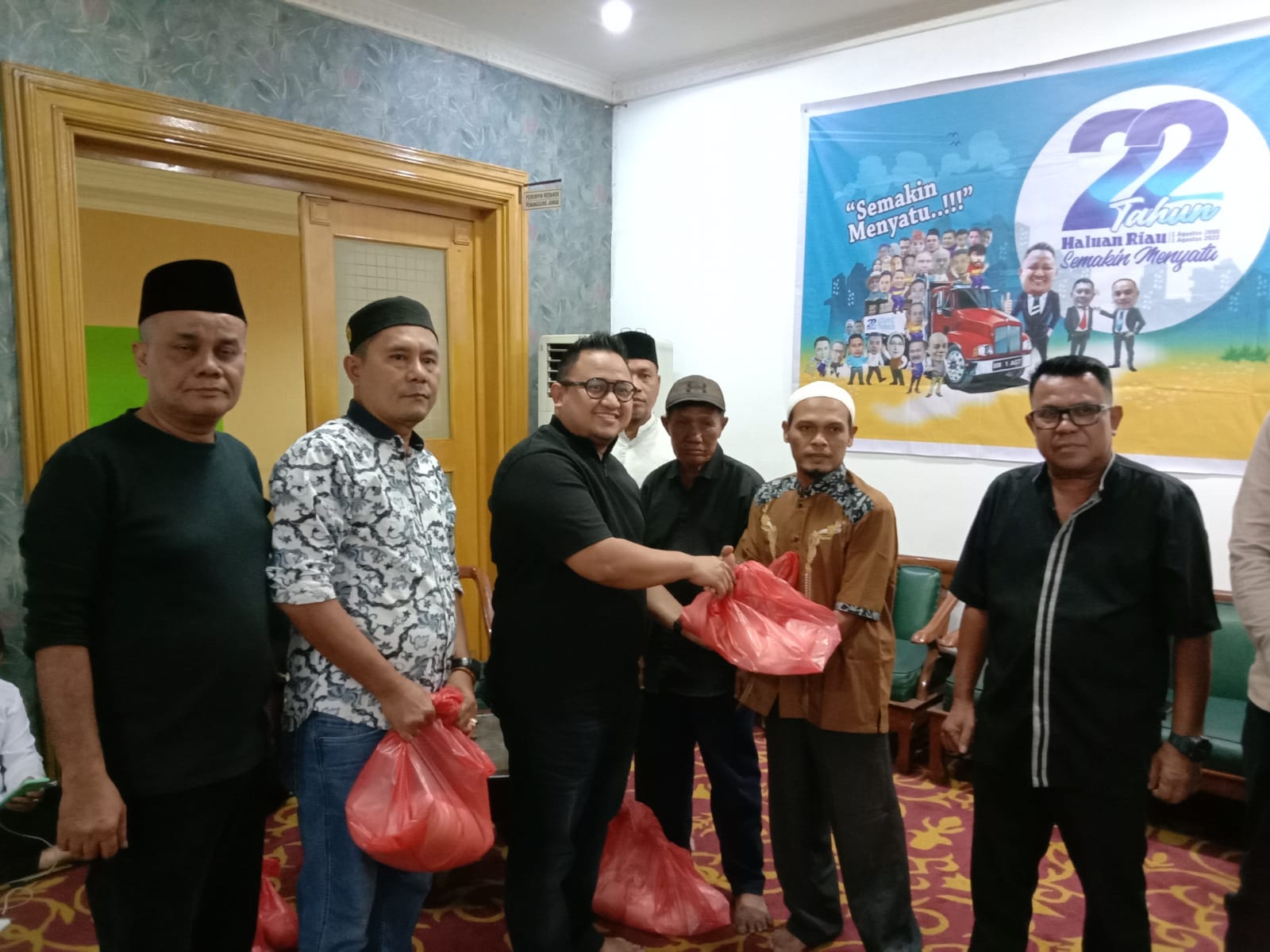 Buka Bersama Haluan Riau, Zico Bagikan Semangat Berbagi