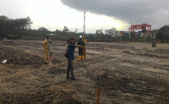 Diduga Dirikan Bangunan di Bibir Sungai