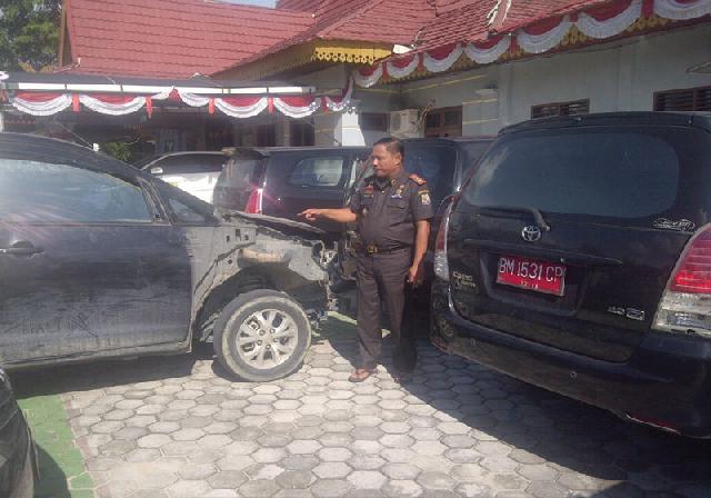 Satpol PP Tarik Enam Mobil Dinas Mantan Dewan