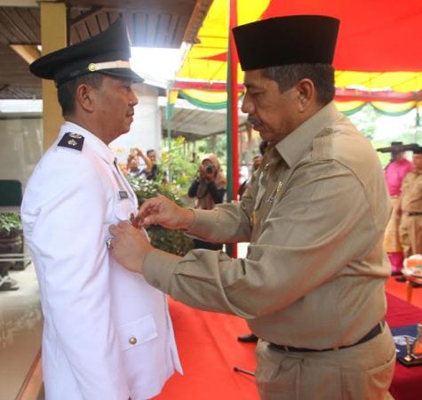 Bupati Siak Lantik Pj Penghulu Kampung Adat Kampung Tengah