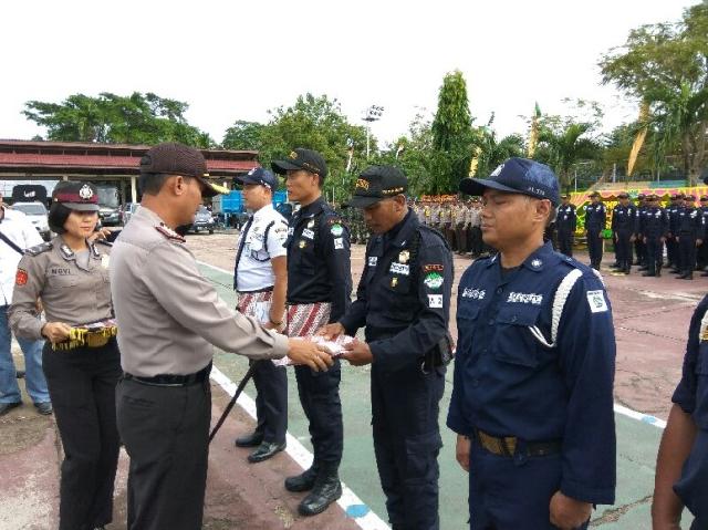 Kapolres Inhu Beri Penghargaan Tujuh Satpam Berprestasi