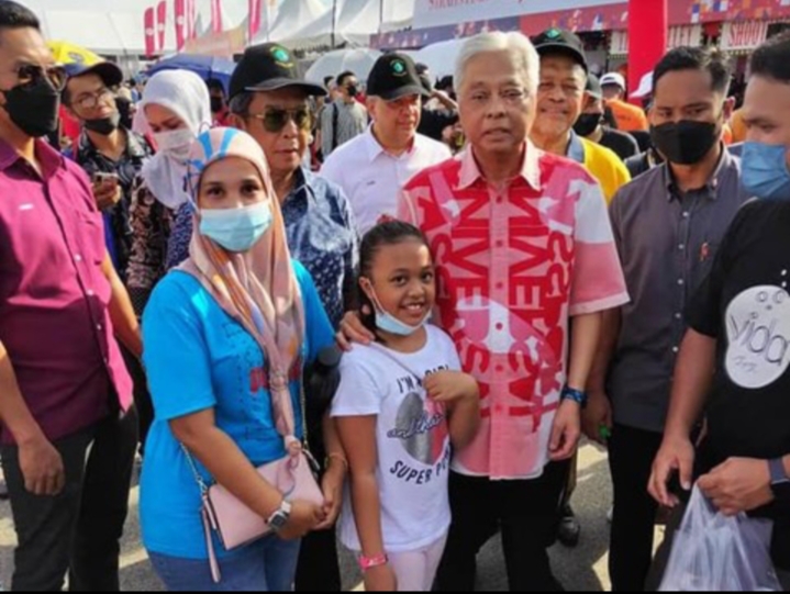 Tak Sesuai Kondisi Sosial, PM Malaysia Pakai Baju Burberry Malah Dikritik Netizen
