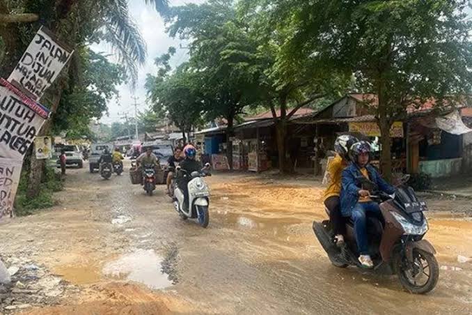 DPRD Pekanbaru Desak Pemprov Riau Terlibat Atasi Jalan Rusak dan Banjir