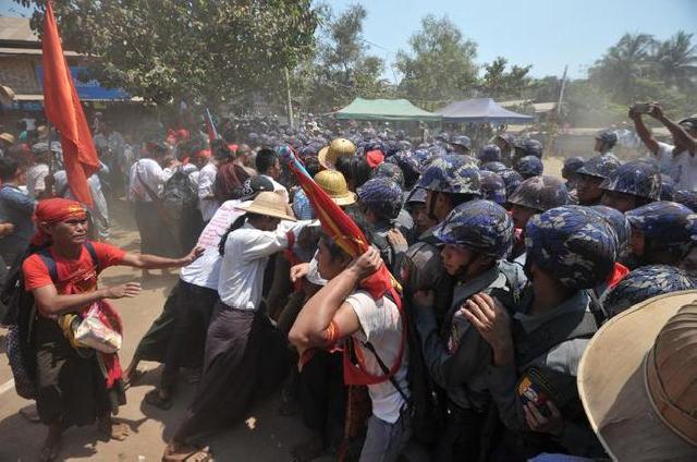Aksi Unjuk Rasa Pelajar Myanmar Berakhir Ricuh