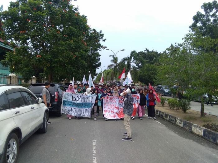 Hipmawan Pekanbaru Gelar Aksi Saat Pelantikan Anggota Dewan