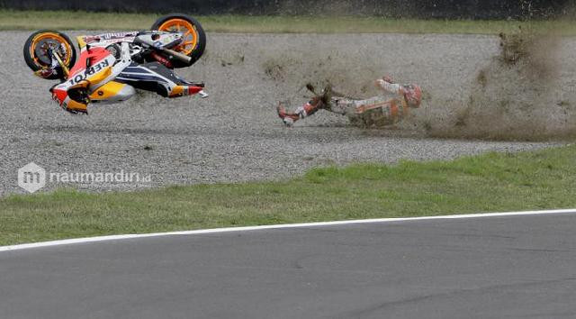 Ini Alasan Mengapa Para Pembalap Tetap Aman meski Terjatuh