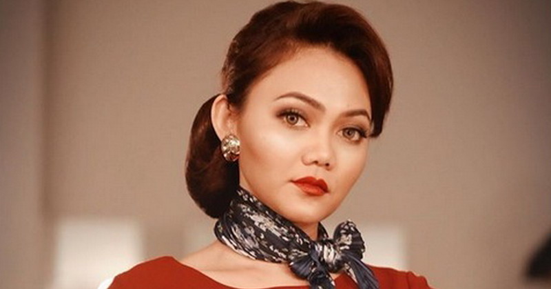 Ditanya Netizen Agamanya Apa, Rina Nose: Gue Nyembah Nasi Padang