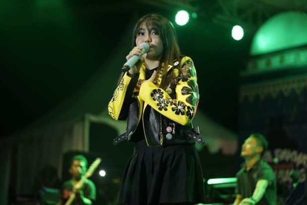 Via Vallen Ambruk saat Manggung di Bengkulu