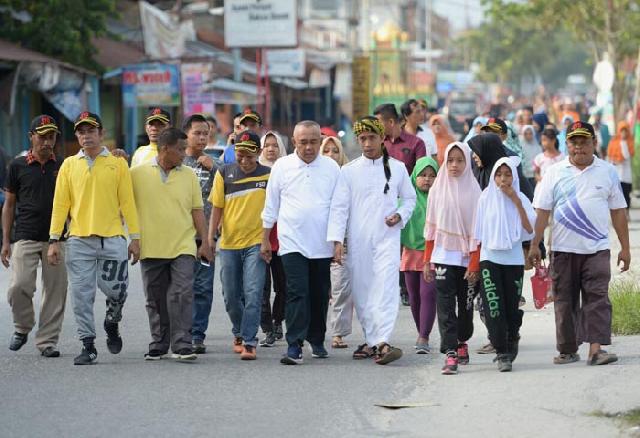 Cagub Riau Nomor 4 Jalan Santai Bareng Warga Tampan Pekanbaru