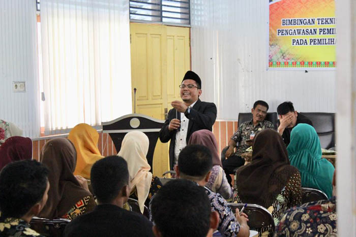 Hadapi Tahapan Pencalonan Bupati, Ketua Bawaslu Riau Motivasi Panwascam di Kuansing