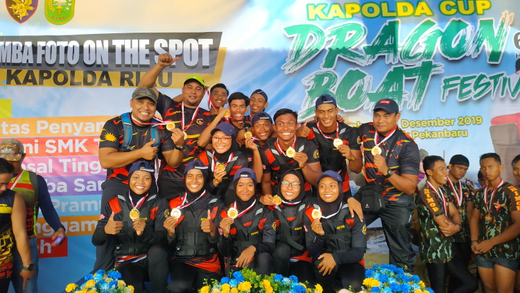 Tim dari Malaysia Juara Festival Dragon Boat Kapolda Cup