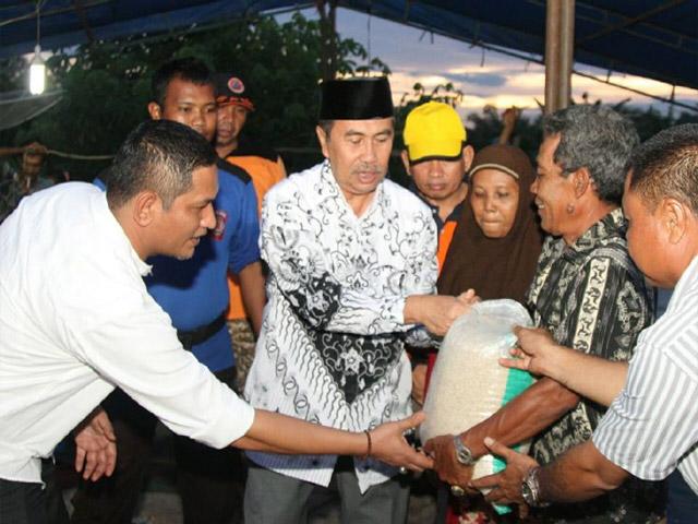 Bupati Berikan Bantuan Sembako