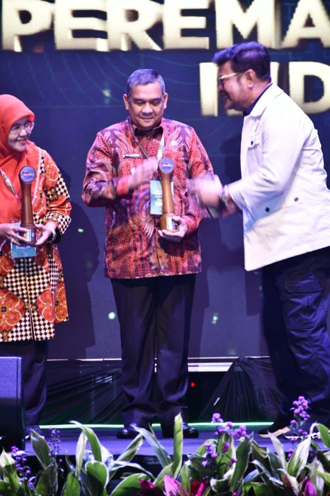 Komitmen Jalankan PSR, Gubernur Syamsuar Dapat Penghargaan Dari Kementan 