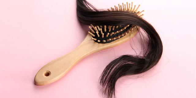 Tips Praktis Membersihkan Sisir Rambut Dengan Benar