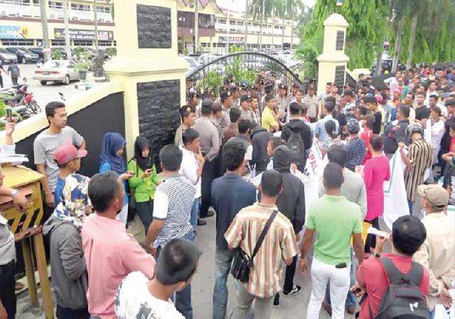 Desak Polisi yang Represif Ditindak