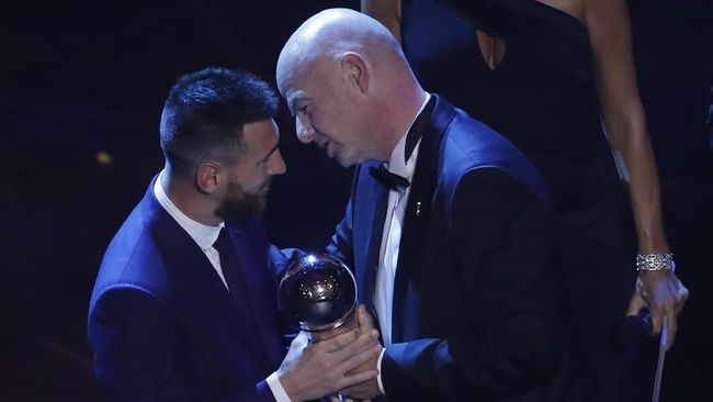 Messi Terbaik FIFA 2019 Kalahkan Van Dijk dan Ronaldo