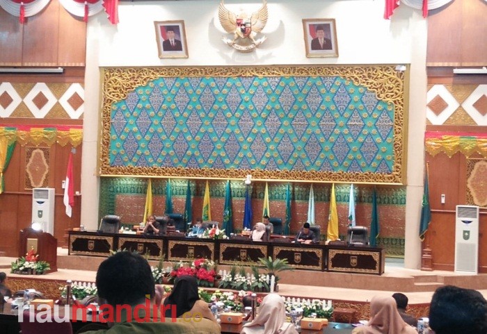 Paripurna DPRD Riau, Sejumlah Fraksi Sampaikan Pandangan Terhadap 3 Raperda