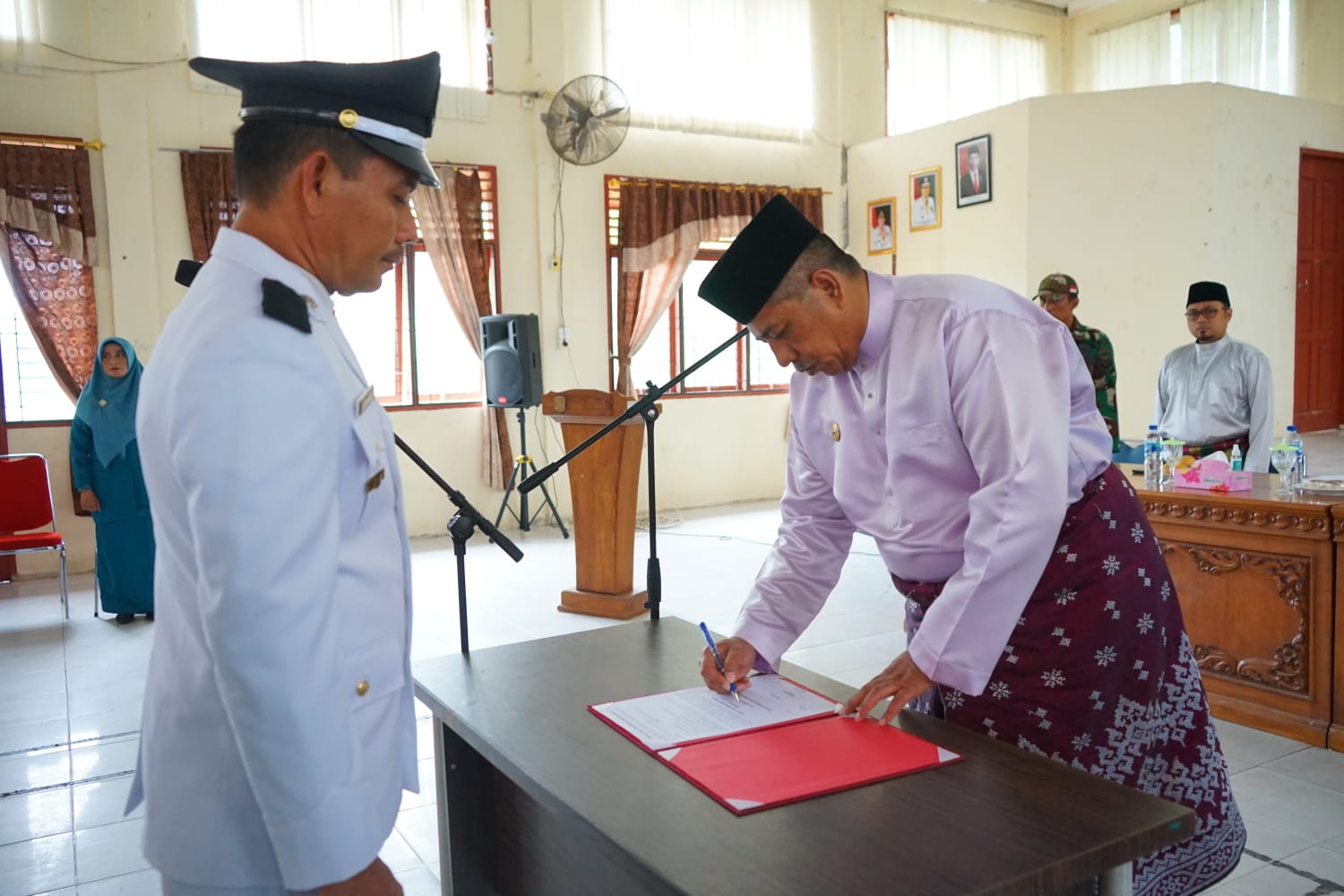 Bupati Siak Lantik Penghulu Teluk Mesjid 