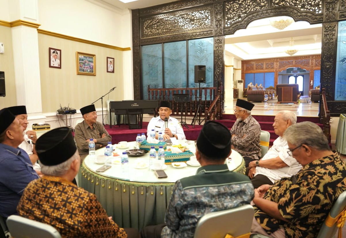 Plt Gubri Edy Nasution Terima Silaturahmi Sejumlah Tokoh Riau